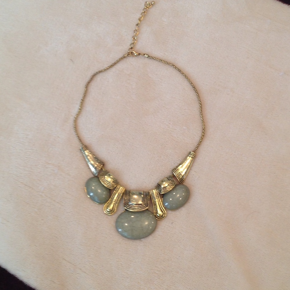 Jade green tribal necklace gold plated det
